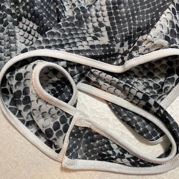 Rellamped Gray Snakeskin Print mesh Bodysuit sz M - Picture 6 of 8